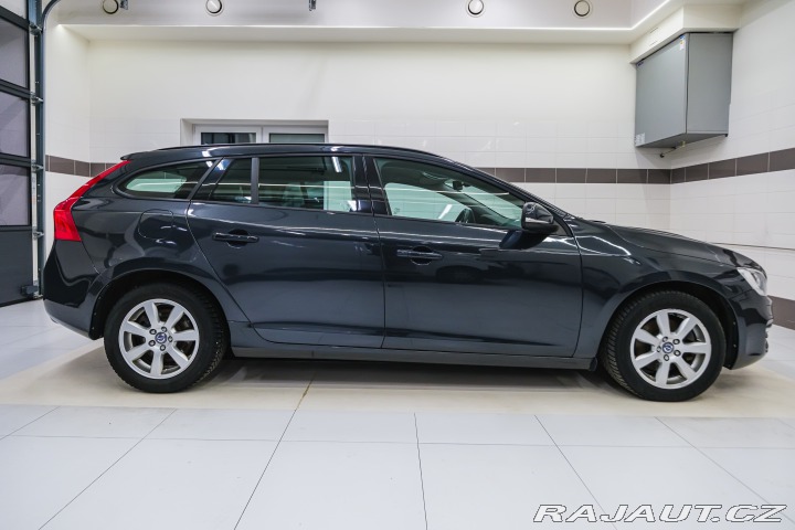 Volvo V60 2.0 D3 100kW man. pětivál 2014