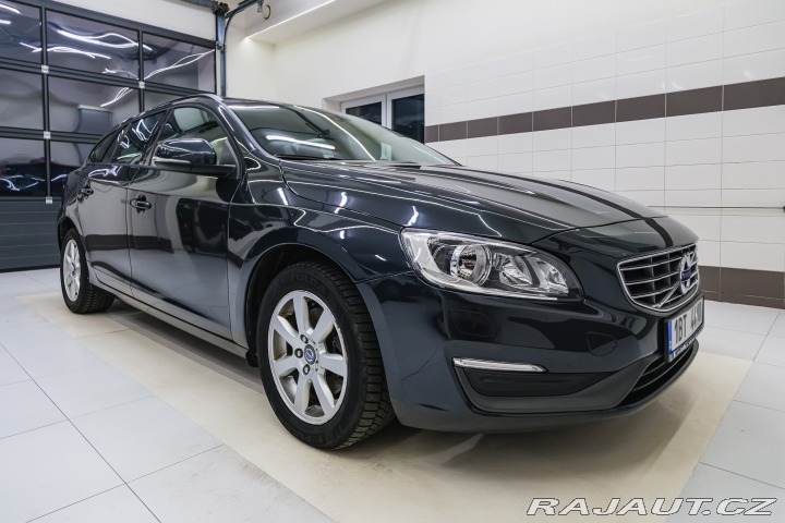 Volvo V60 2.0 D3 100kW man. pětivál 2014