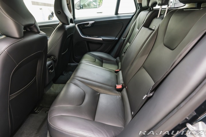 Volvo V60 2.0 D3 100kW man. pětivál 2014