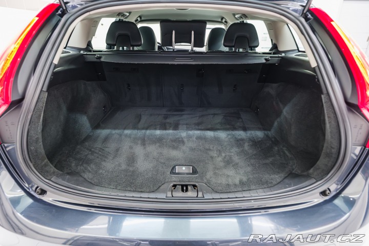 Volvo V60 2.0 D3 100kW man. pětivál 2014