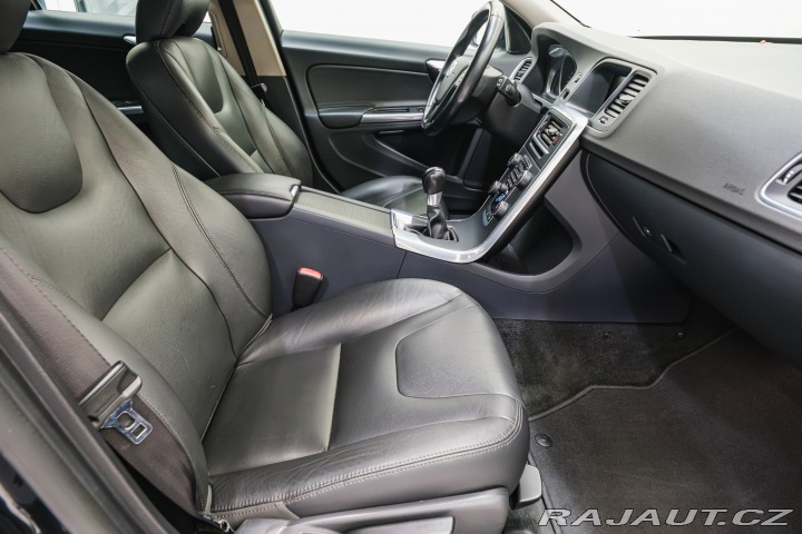 Volvo V60 2.0 D3 100kW man. pětivál 2014