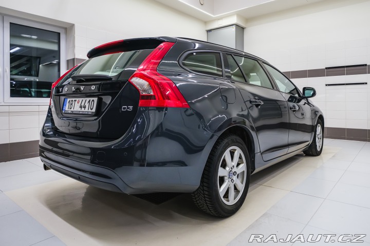 Volvo V60 2.0 D3 100kW man. pětivál 2014