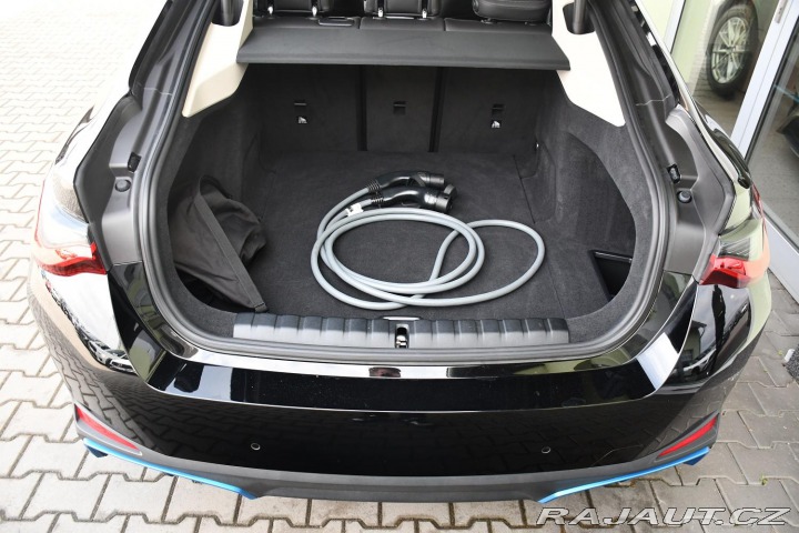 BMW i4 eDrive35 3L-ZÁRUKA  9tis. 2023