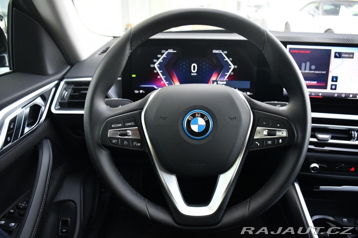 BMW i4 eDrive35 3L-ZÁRUKA  9tis. 2023