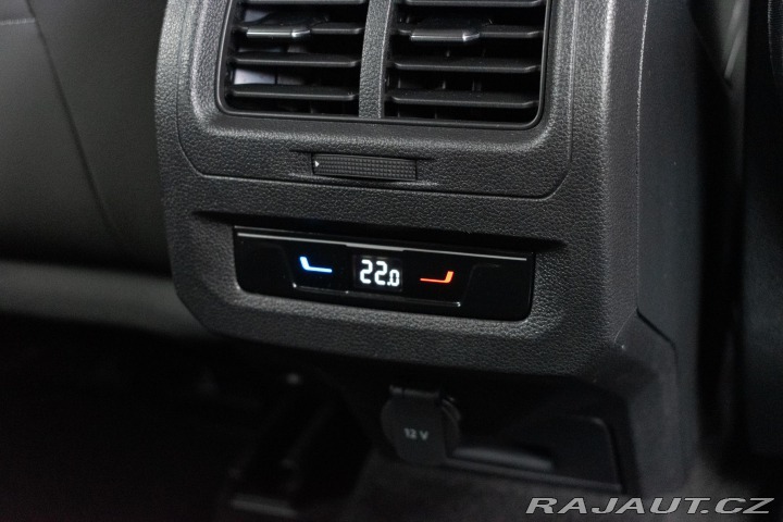 Volkswagen Touran 2.0 TDI WEBASTO*7.MÍST*ČR 2023
