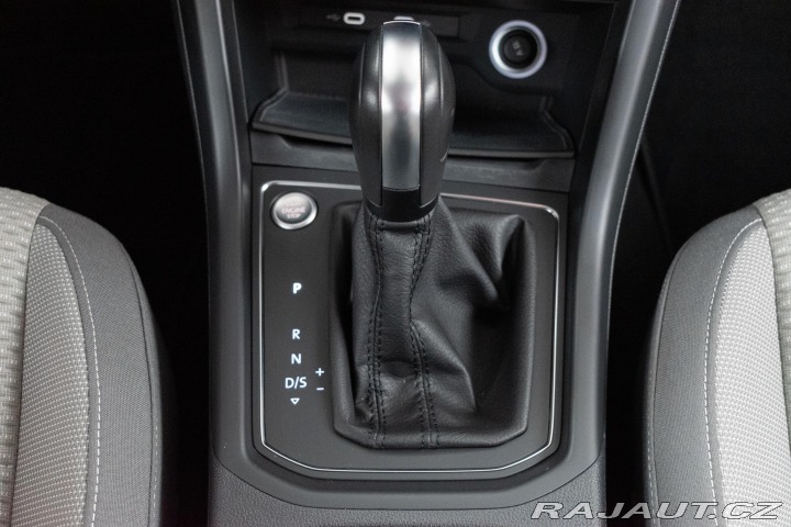 Volkswagen Touran 2.0 TDI WEBASTO*7.MÍST*ČR 2023