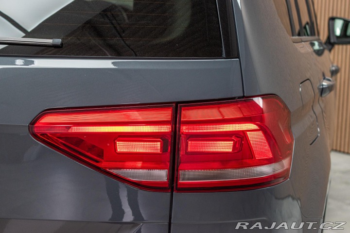 Volkswagen Touran 2.0 TDI WEBASTO*7.MÍST*ČR 2023