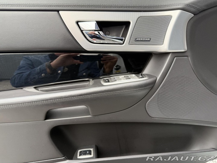 Jaguar XF 3,0 V6 Sportbrake REZERVA 2015