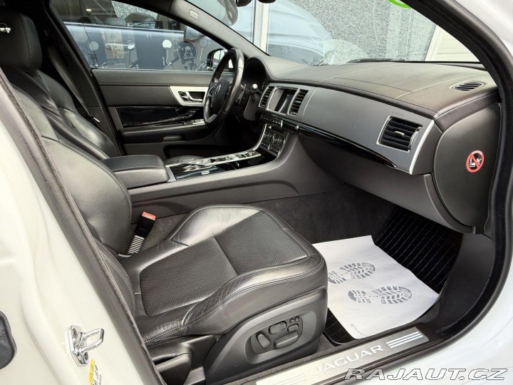 Jaguar XF 3,0 V6 Sportbrake REZERVA 2015