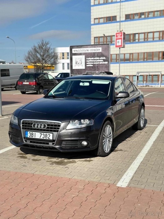 Audi A4 2,0   B8 2010 rok