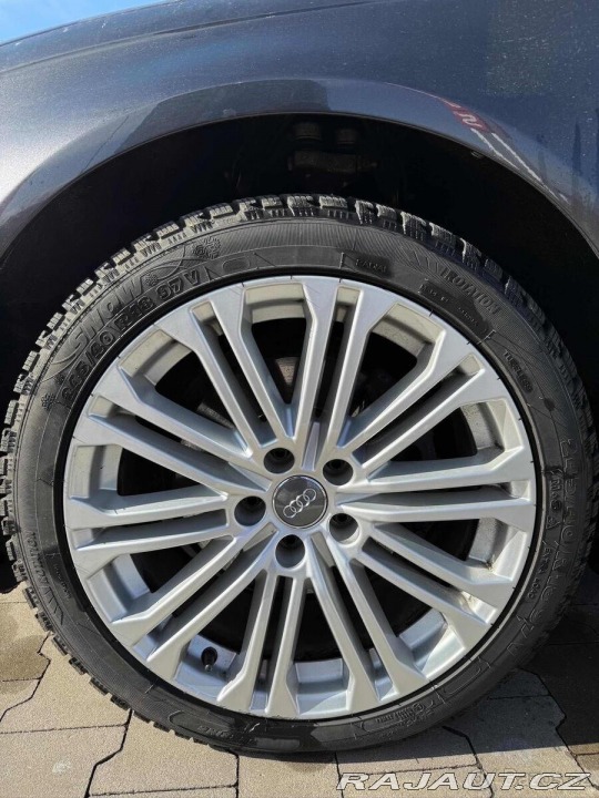 Audi A4 2,0   B8 2010 rok 2010