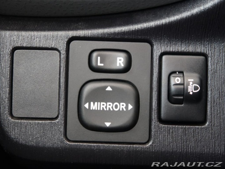 Toyota Yaris 1.33VVT-i,CZ,Active,Manuá 2012