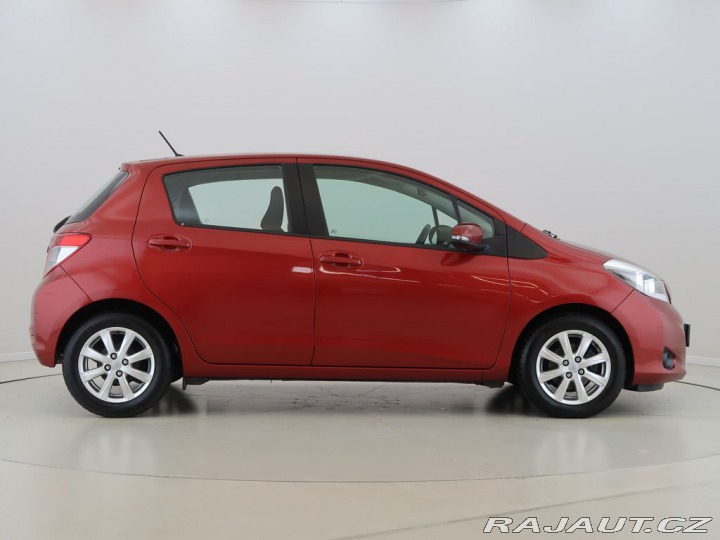 Toyota Yaris 1.33DualVVT-i,CZ,ActiveDe 2012