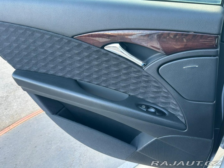 Mercedes-Benz E E320CDi,150KW, VYHŘ.SED., 2004