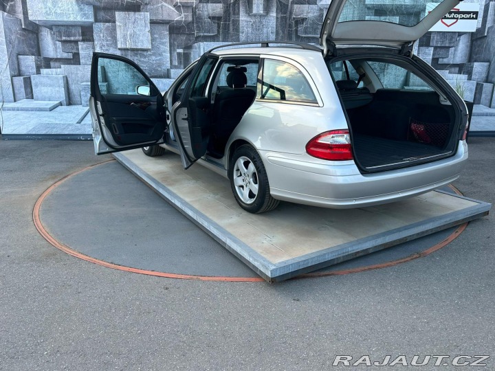 Mercedes-Benz E 320CDi,150KW, VYHŘ.SED., 2004