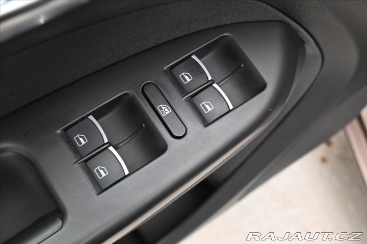 Volkswagen Touran 1,6 TDI 77 kW DSG Záruka 2014