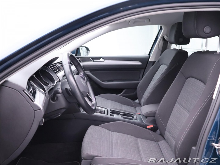 Volkswagen Passat 1,5 TSI 110kW DSG Busines 2022