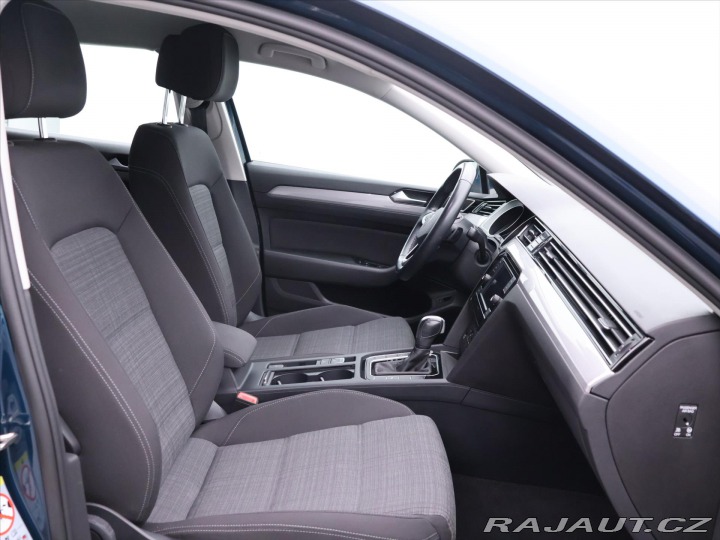 Volkswagen Passat 1,5 TSI 110kW DSG Busines 2022