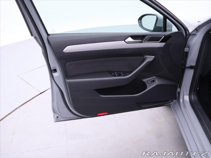 Volkswagen Passat 1,5 TSI DSG Business CZ D 2022