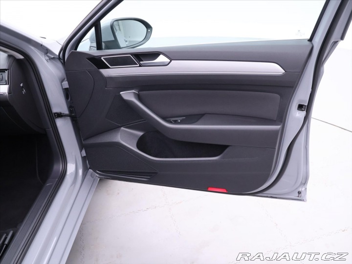 Volkswagen Passat 1,5 TSI DSG Business CZ D 2022