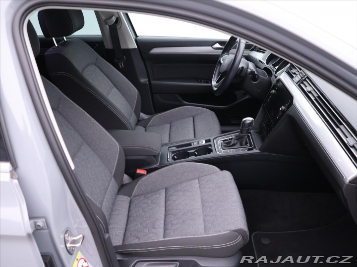 Volkswagen Passat 1,5 TSI DSG Business CZ D 2022