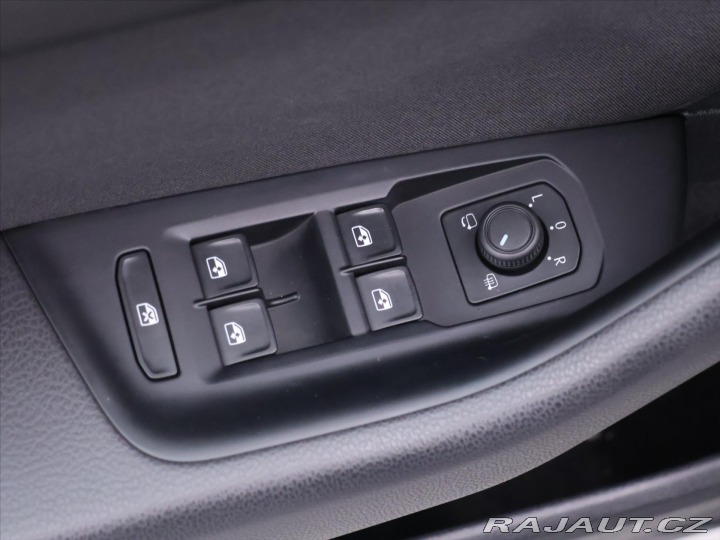 Volkswagen Passat 1,5 TSI DSG Business CZ D 2022