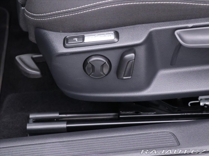 Volkswagen Passat 1,5 TSI DSG Business CZ D 2022