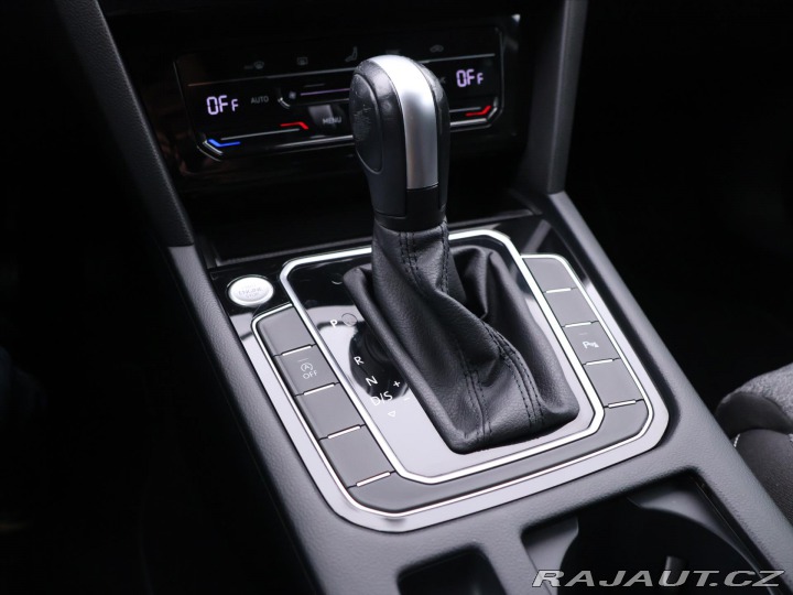 Volkswagen Passat 1,5 TSI DSG Business CZ D 2022