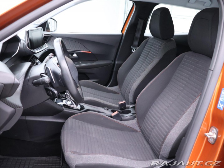 Peugeot 2008 1,2 PT 96kW Aut. LED CZ 1 2021