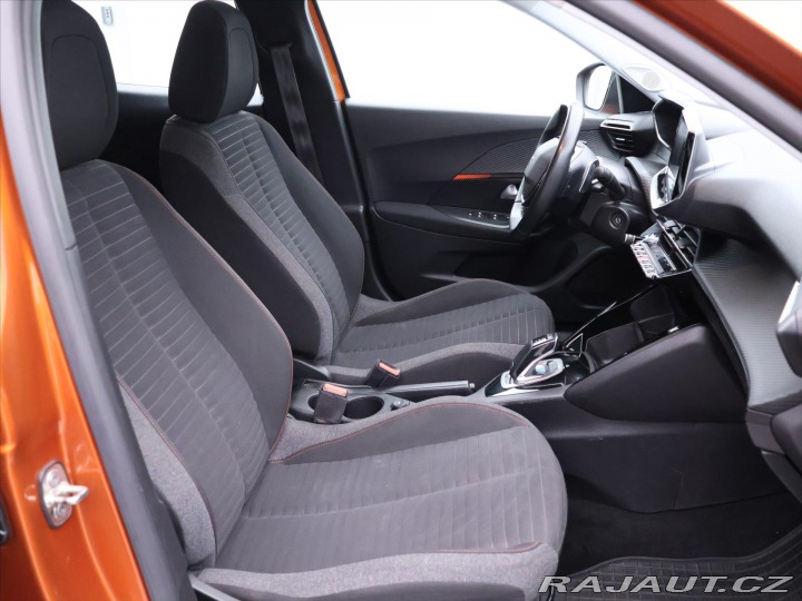 Peugeot 2008 1,2 PT 96kW Aut. LED CZ 1 2021