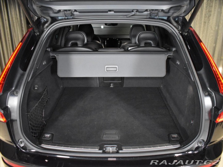Volvo XC60 2,0 B4 AWD R-Design tažné 2022