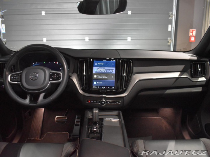 Volvo XC60 2,0 B4 AWD R-Design tažné 2022