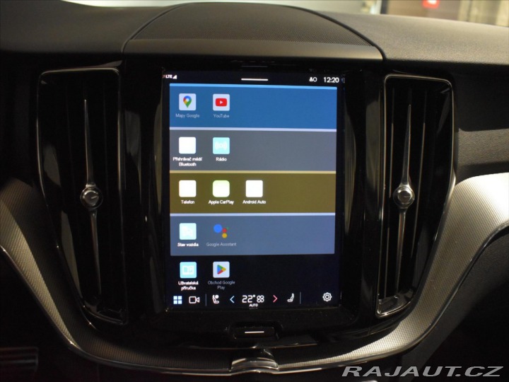 Volvo XC60 2,0 B4 AWD R-Design tažné 2022