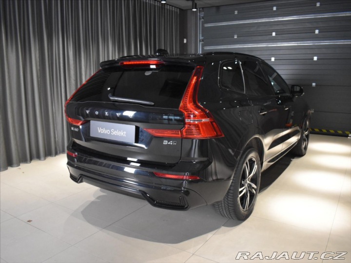 Volvo XC60 2,0 B4 AWD R-Design tažné 2022