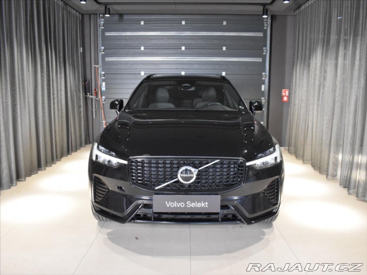 Volvo XC60 2,0 B4 AWD R-Design tažné 2022