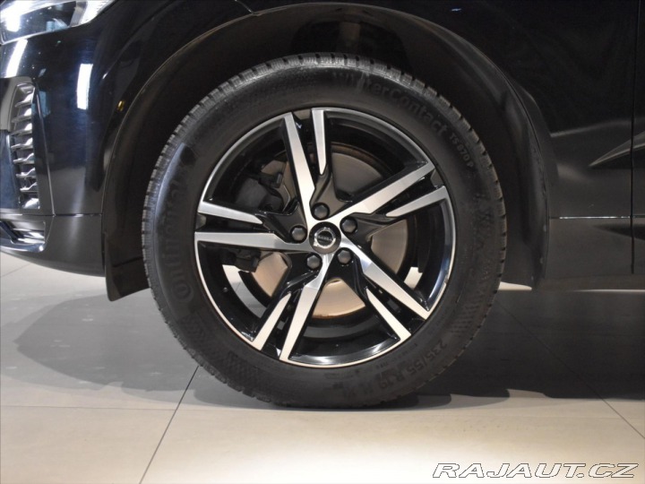 Volvo XC60 2,0 B4 AWD R-Design tažné 2022