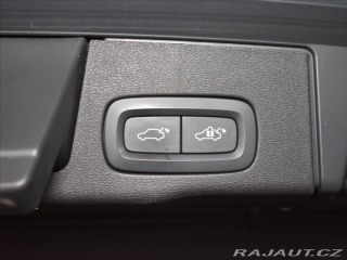 Volvo XC60 2,0 B4 AWD R-Design tažné 2022