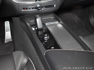 Volvo XC60 2,0 B4 AWD R-Design tažné 2022
