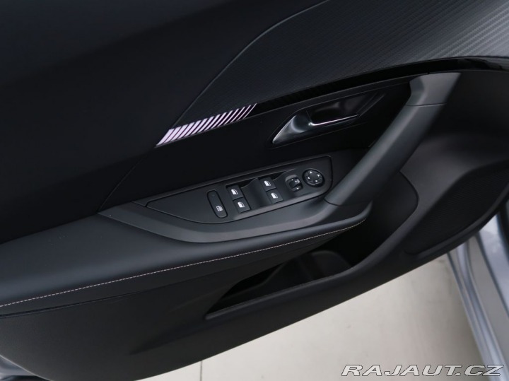 Peugeot 2008 1.2PureTech,74kW,ALLURE,M 1800