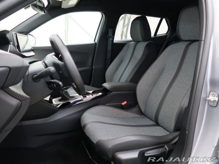 Peugeot 2008 1.2PureTech,74kW,ALLURE,M 1800