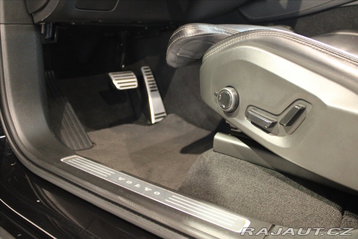 Volvo XC90 B5 AWD 7 míst/PilotAssist 2021