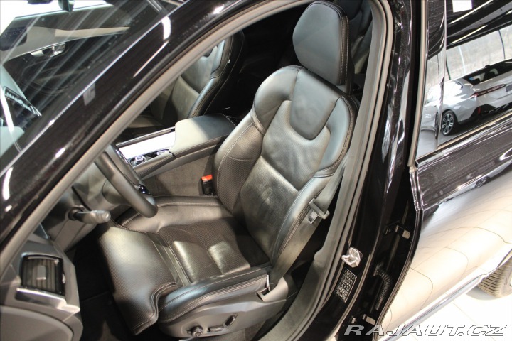 Volvo XC90 B5 AWD 7 míst/PilotAssist 2021