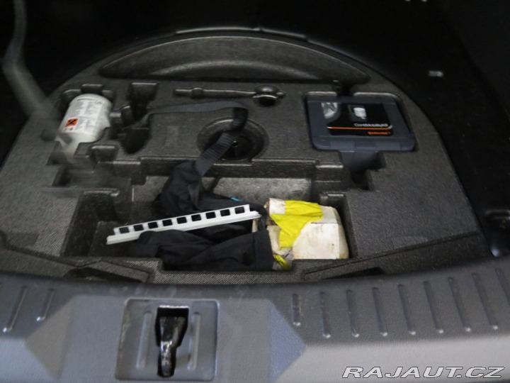 Ford Kuga 1.6 EB,klima,tažné,výhřev 2013