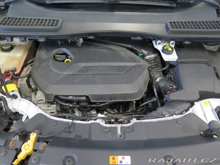 Ford Kuga 1.6 EB,klima,tažné,výhřev 2013