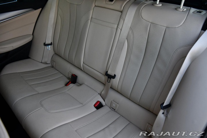 BMW 5 520i SERV.KNÍŽKA KAMERA 1 2022