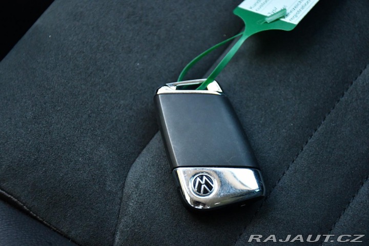 Volkswagen Passat 2.0TDi ELEGANCE KAMERA 1M 2022