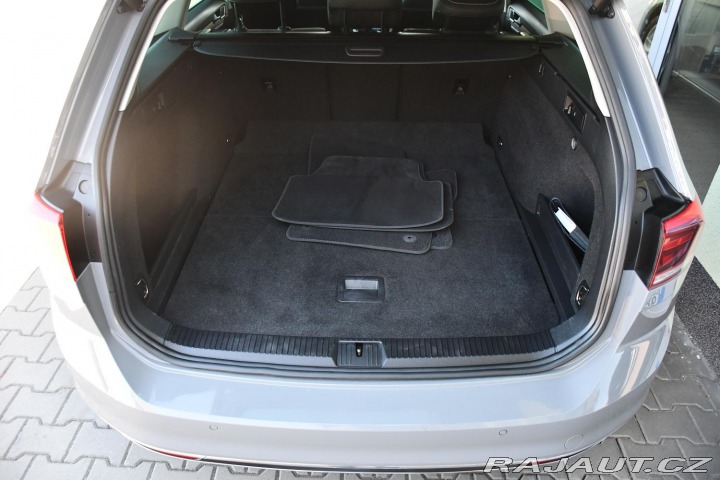 Volkswagen Passat 2.0TDi ELEGANCE KAMERA 1M 2022