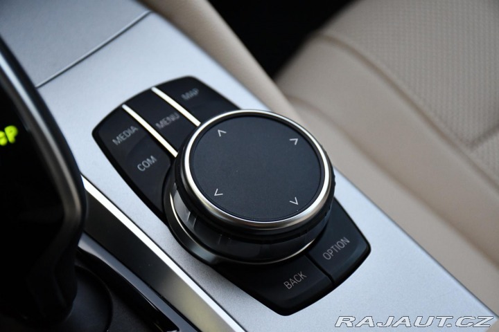 BMW 5 520i SERV.KNÍŽKA KAMERA 1 2022