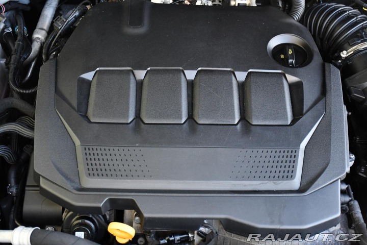 Volkswagen Passat 2.0TDi ELEGANCE KAMERA 1M 2022