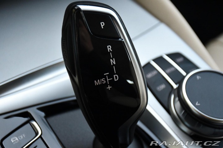 BMW 5 520i SERV.KNÍŽKA KAMERA 1 2022